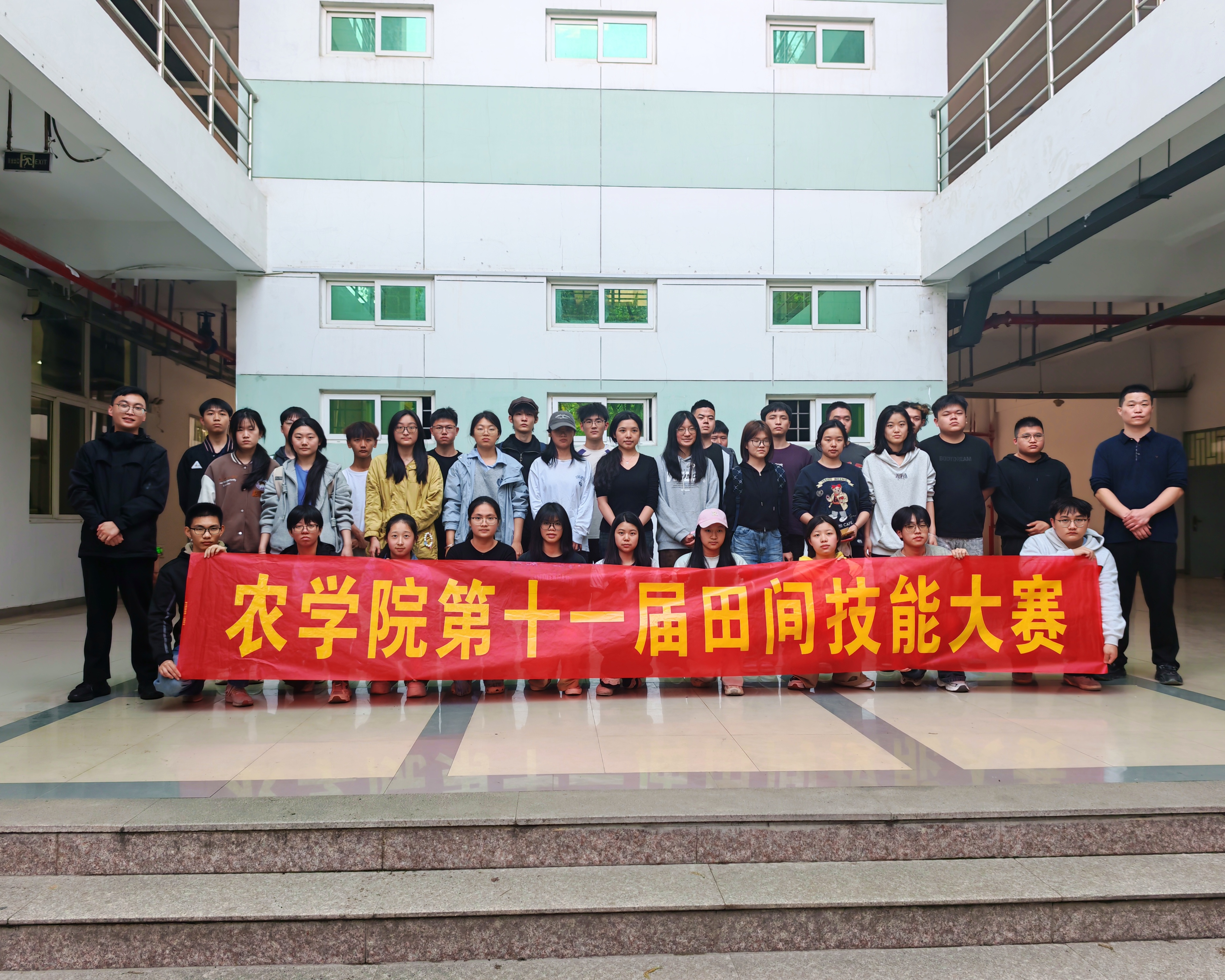 1合影.jpg 1合影.jpg