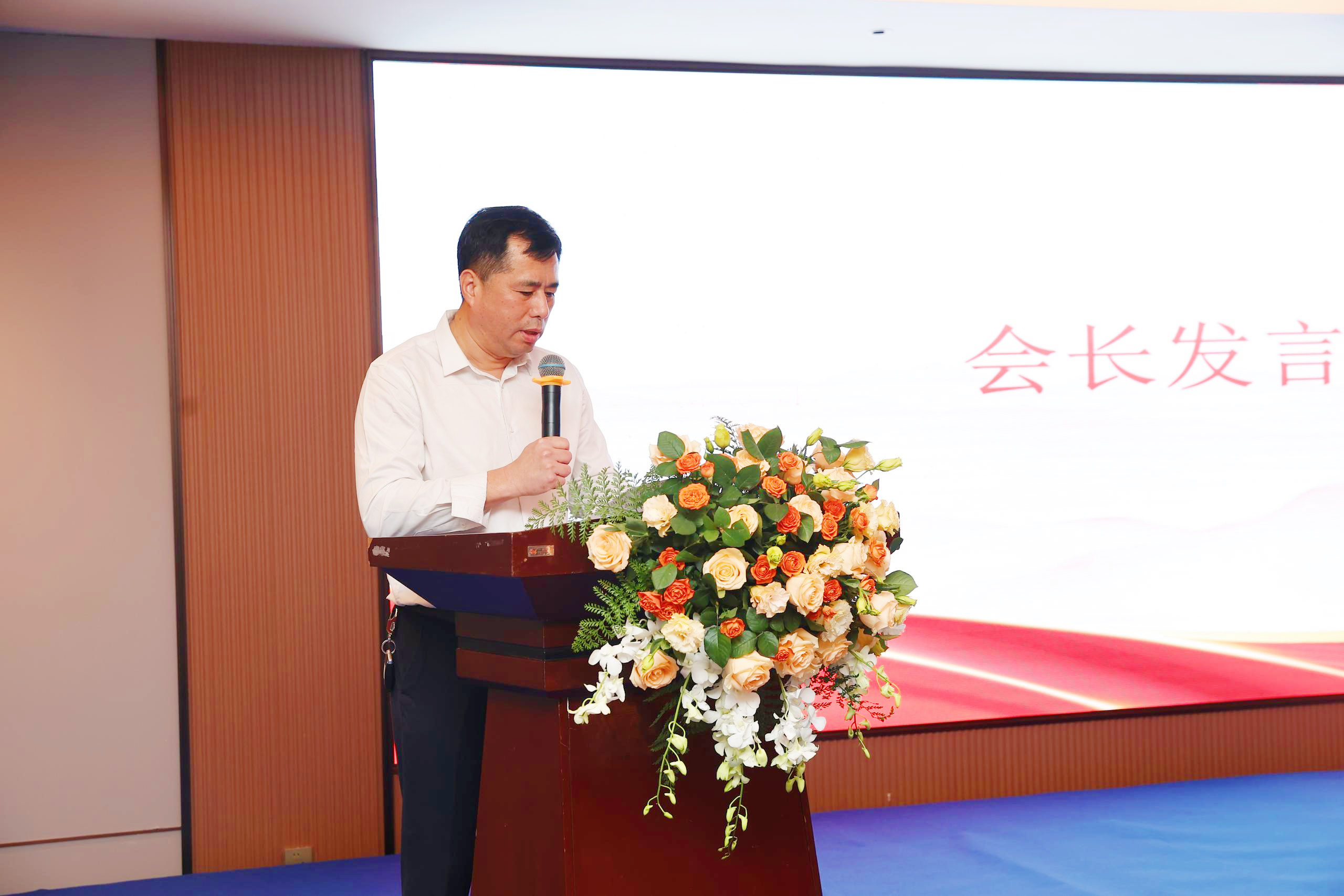 王健明代表平潭校友發言.jpg 王健明代表平潭校友發言.jpg